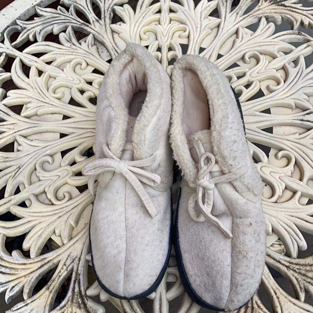 Liz Claiborne fleece shoes sz. 8